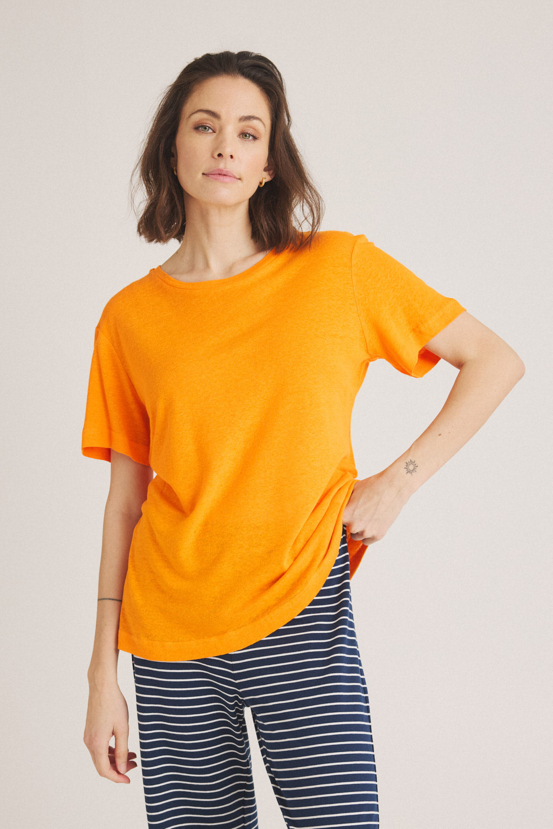 LUXZUZ // ONE TWO Essenti Linen T-Shirt T-Shirt 202 Flame Orange