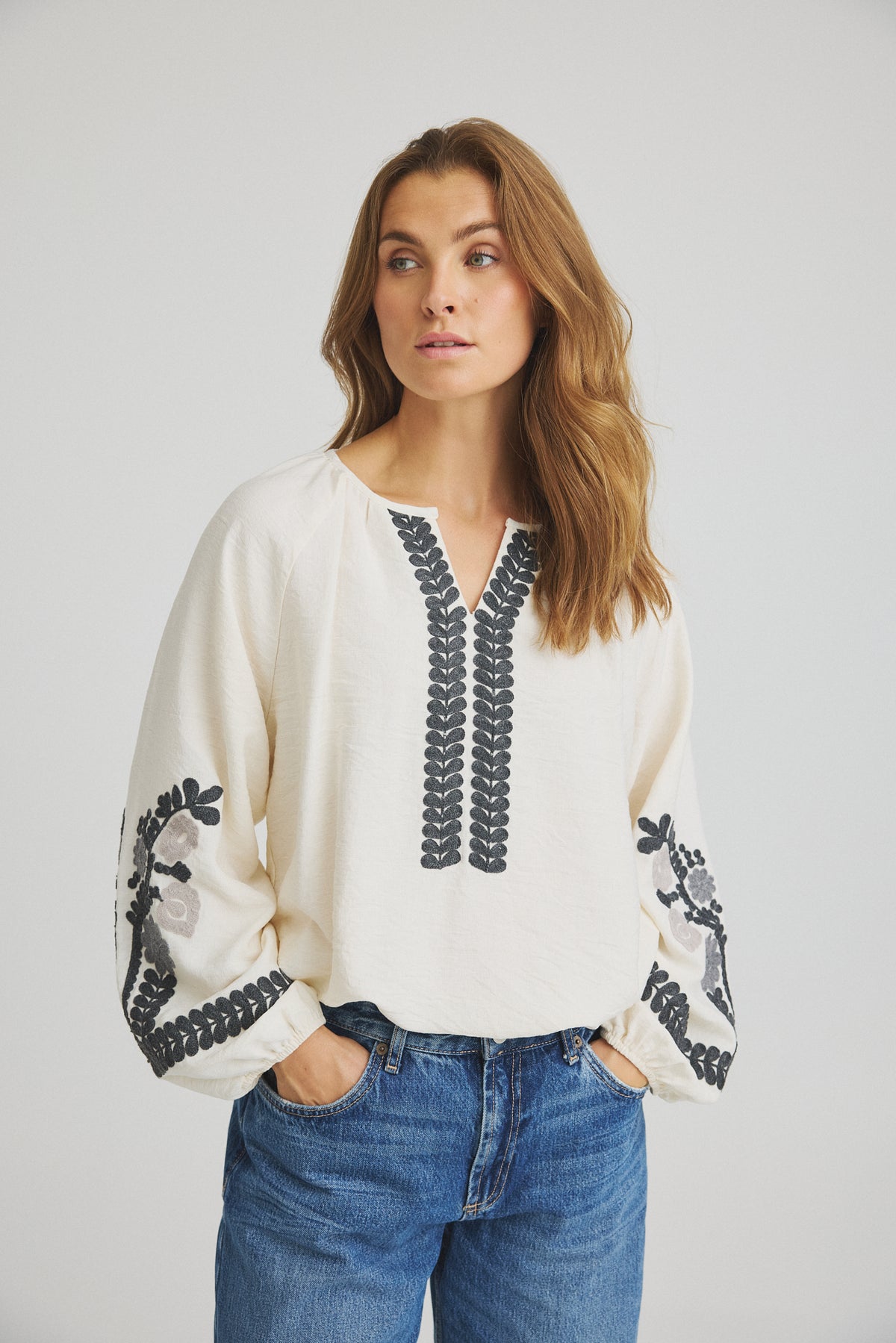 LUXZUZ // ONE TWO Adel Blouse Blouse 741 Ecru