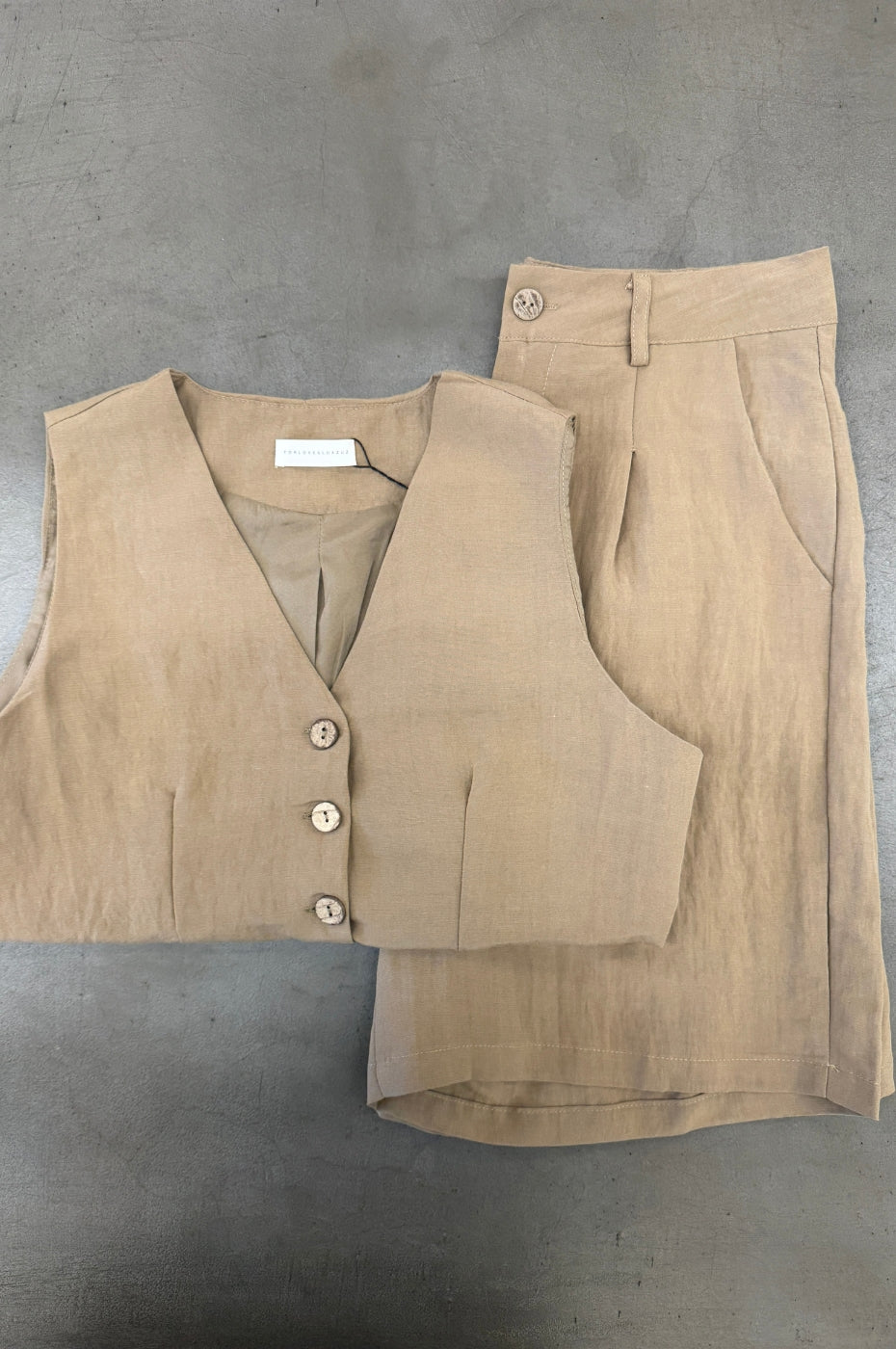 LUXZUZ // ONE TWO Alessandra Vest Vest Dark Sand 7055