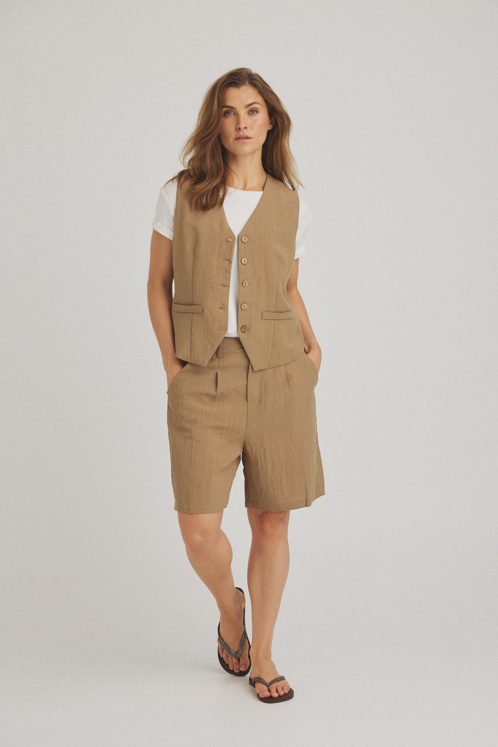 LUXZUZ // ONE TWO Alexandra Shorts Shorts Dark Sand 7055