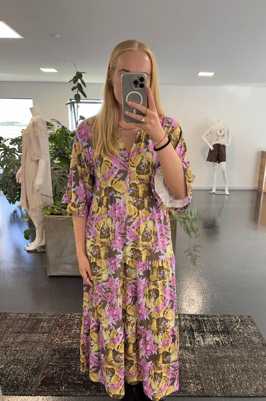 LUXZUZ // ONE TWO Idyn Dress Dress 329 Cherry Blossom