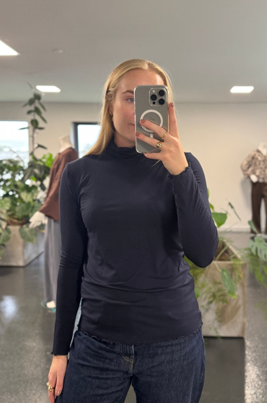 LUXZUZ // ONE TWO Jachio Bamboo T-shirt Blouse 577 Night Blue