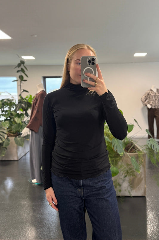 LUXZUZ // ONE TWO Jachio Bamboo T-shirt Blouse 999 Black