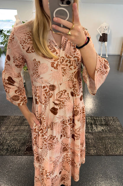 LUXZUZ // ONE TWO Larisana Dress Dress 712 Sandshell