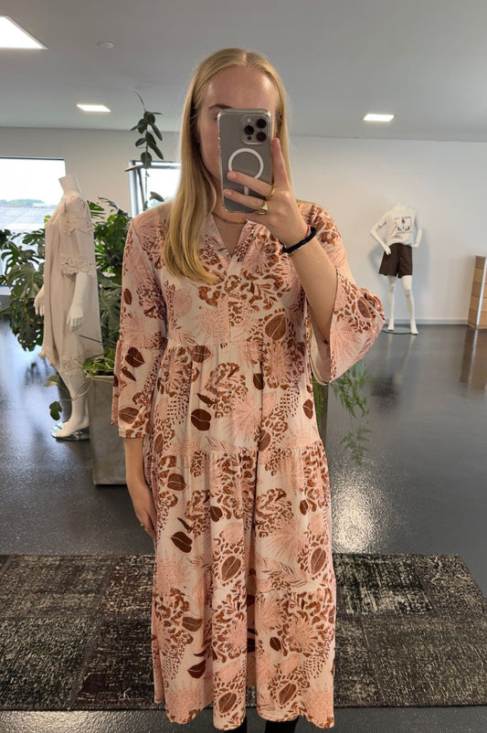 LUXZUZ // ONE TWO Larisana Dress Dress 712 Sandshell