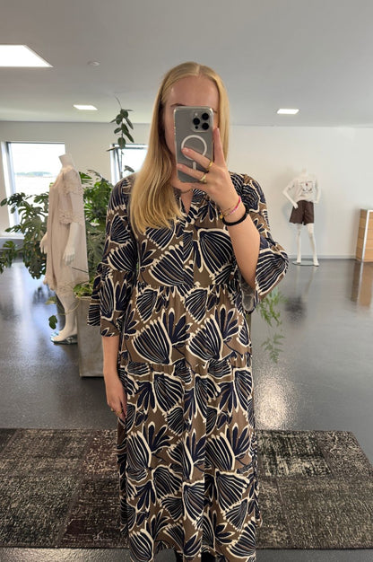 LUXZUZ // ONE TWO Larisasa Dress Dress 788 Chocolate Chip