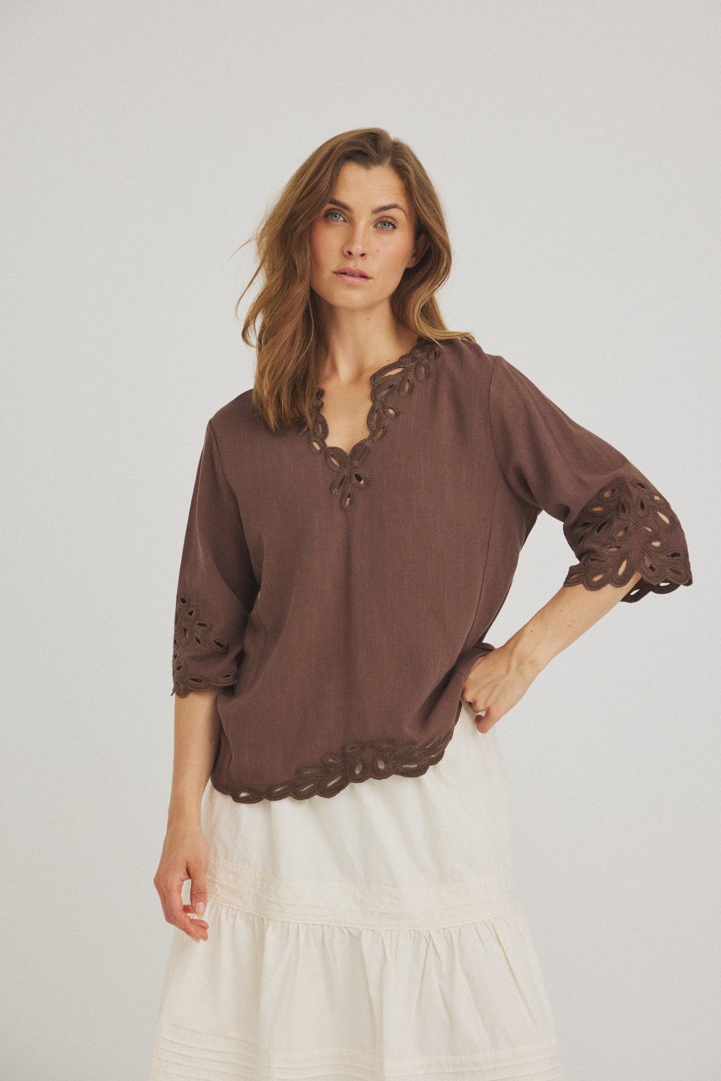 LUXZUZ // ONE TWO Vicha Blouse Blouse Dark Brown 7090