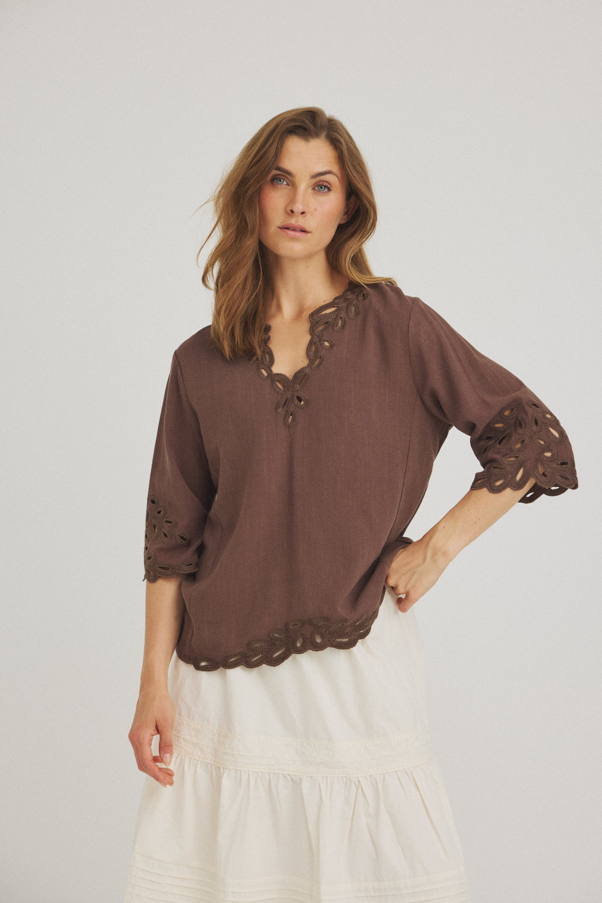 LUXZUZ // ONE TWO Vicha Blouse Blouse Dark Brown 7090