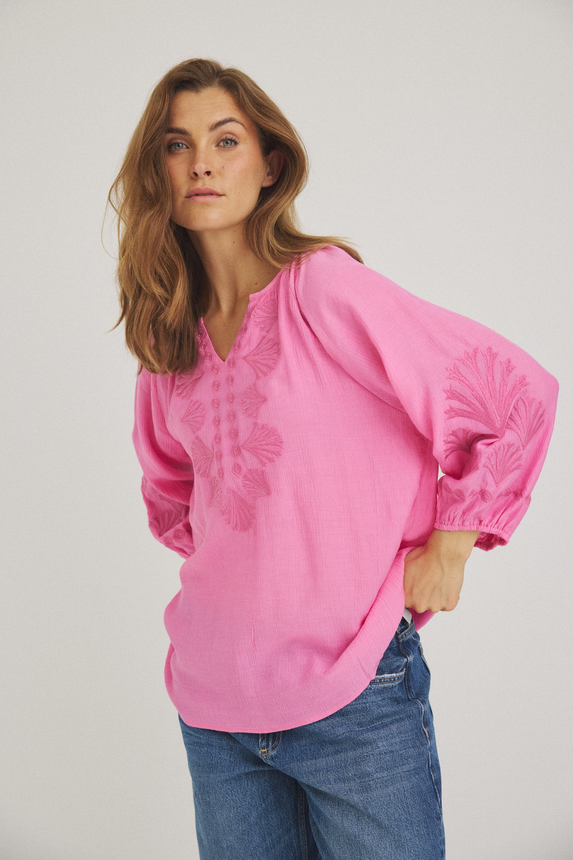 LUXZUZ // ONE TWO Vicky Blouse Blouse Pink 3020