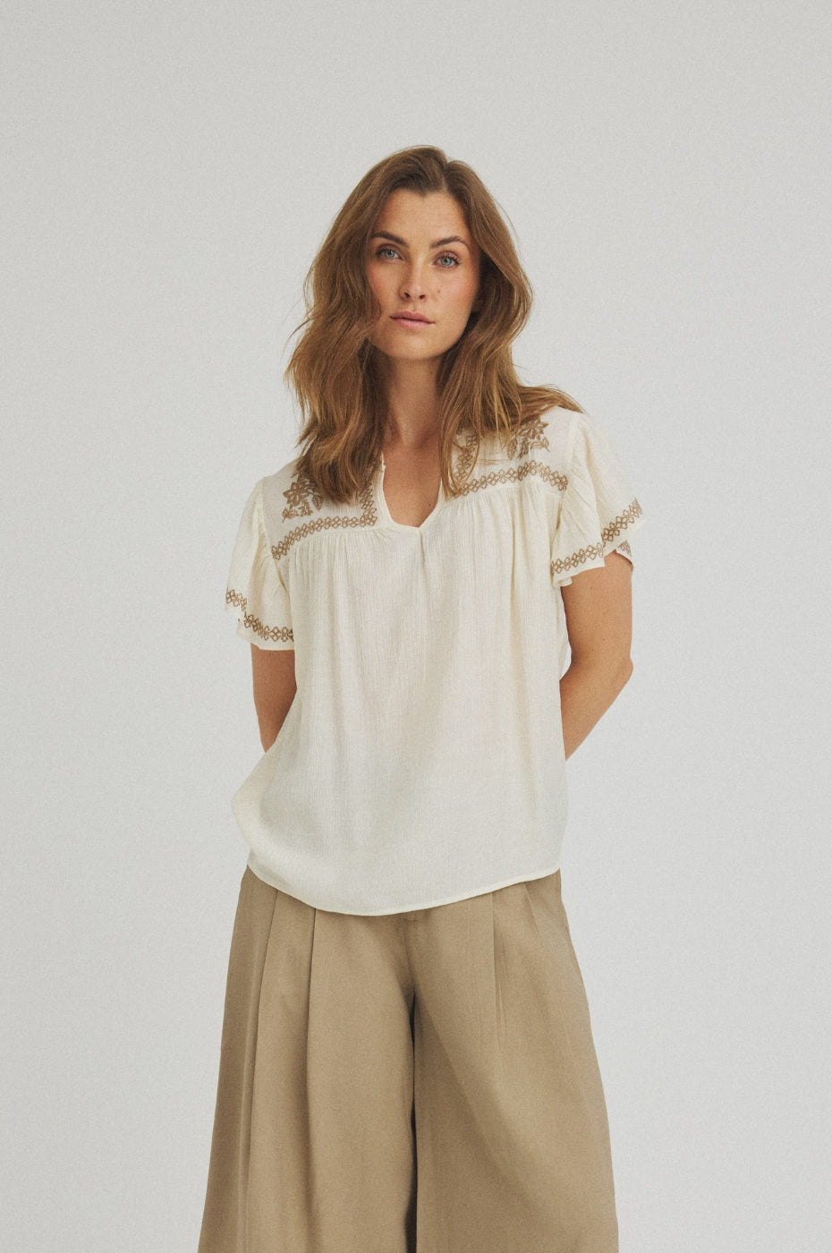 LUXZUZ // ONE TWO Vika Blouse Blouse Cream 7037