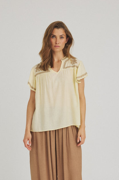 LUXZUZ // ONE TWO Vika Blouse Blouse Soft Yellow 1029
