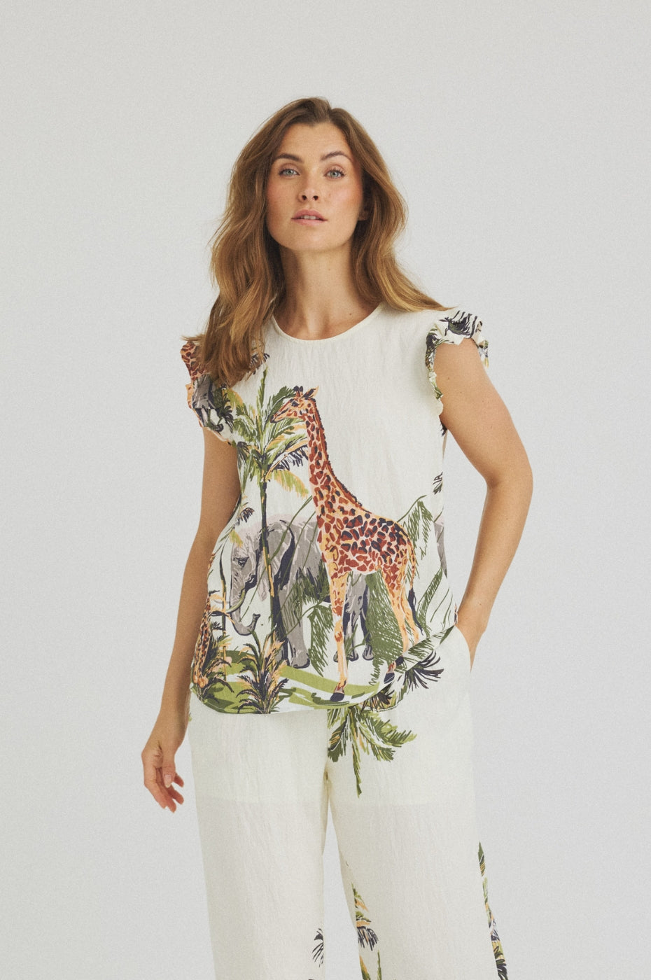 LUXZUZ // ONE TWO Vinca Top Top Off White 7038