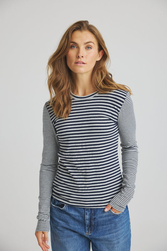 LUXZUZ // ONE TWO Zegzag Stripe T-shirt T-Shirt 577 Night Blue